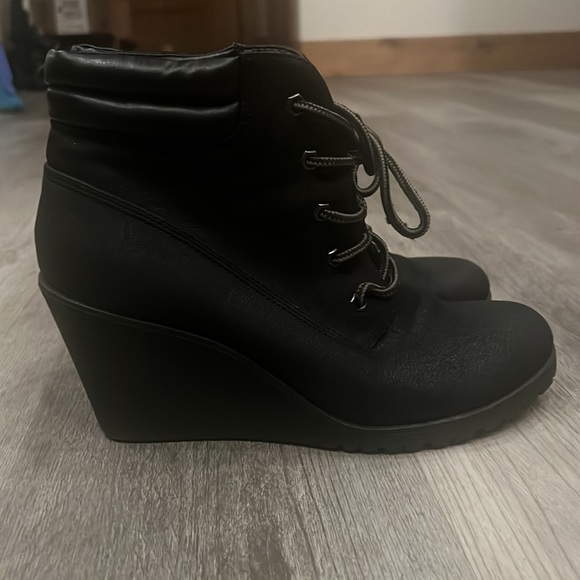 Sophie 17 Shoes - Cute n’ comfy wedge booties by Sophie 17